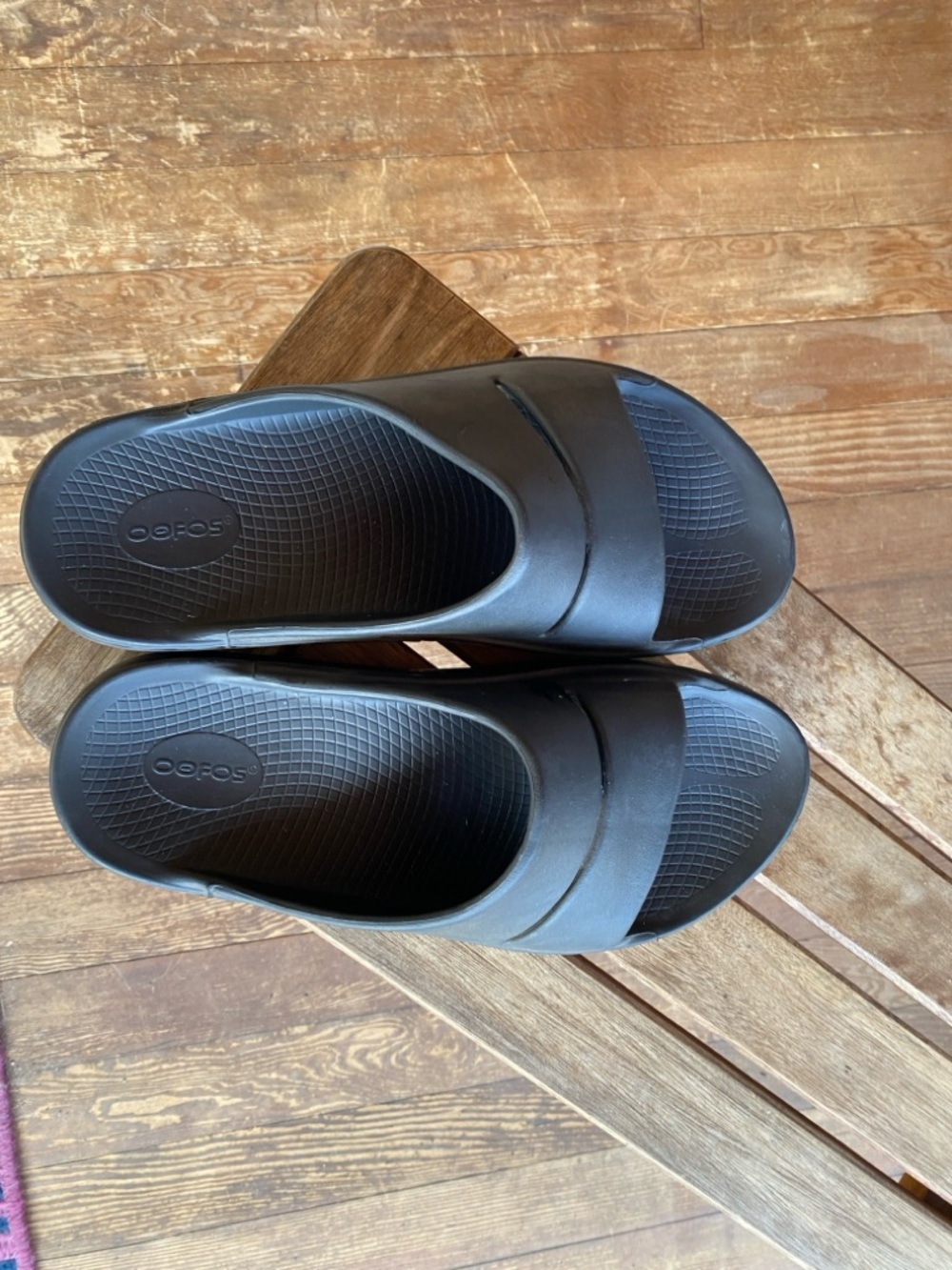 OOFOS Black Recovery Slide Sandals